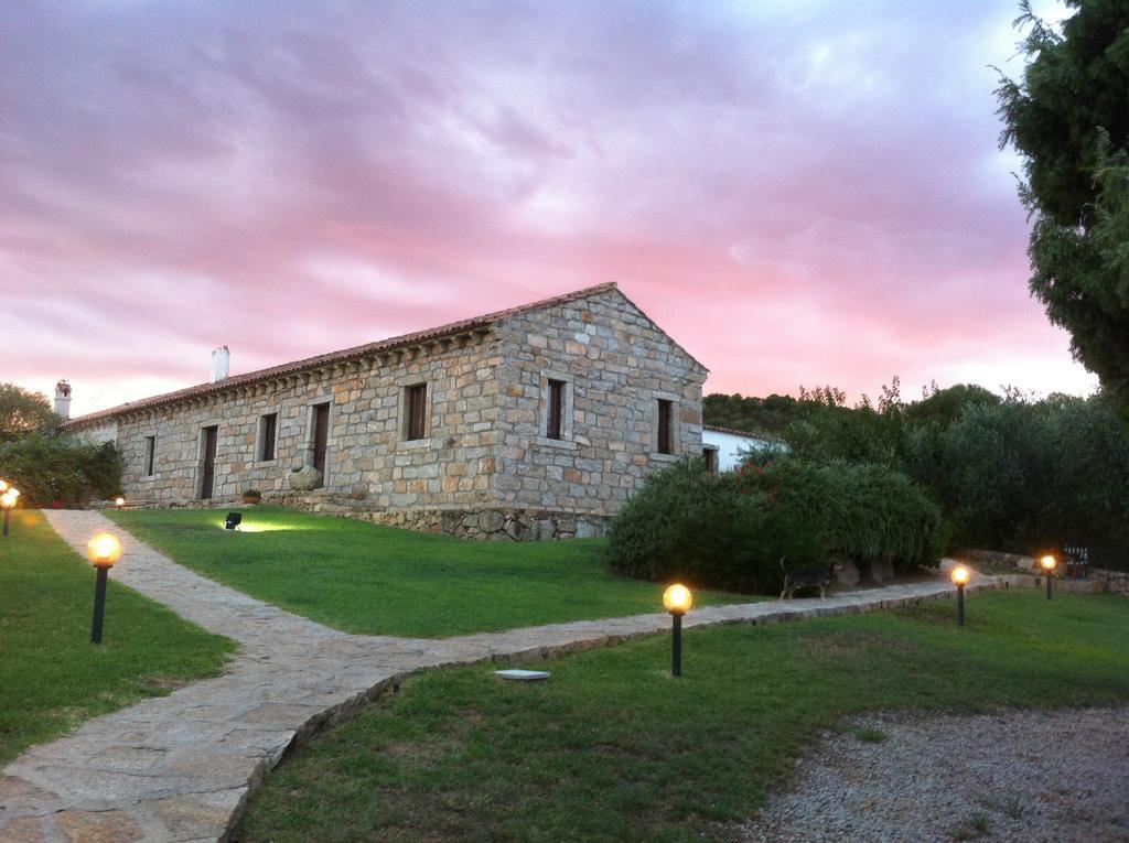 Bed and Breakfast Il Vecchio Ginepro à Arzachena Extérieur photo