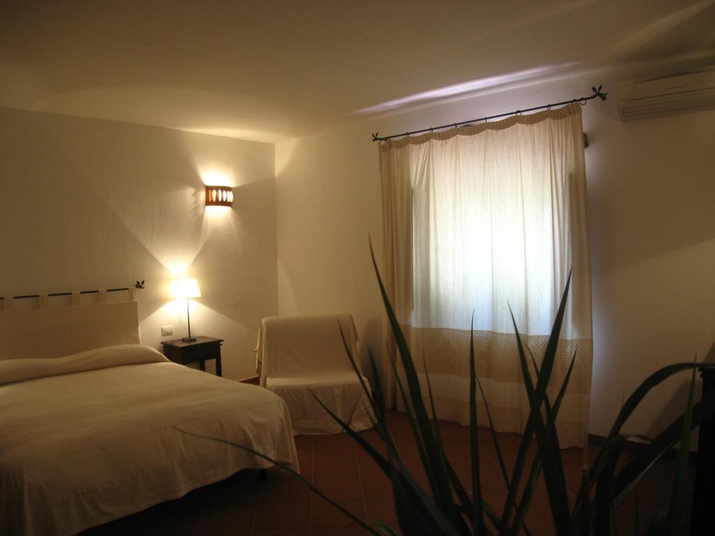 Bed and Breakfast Il Vecchio Ginepro à Arzachena Extérieur photo