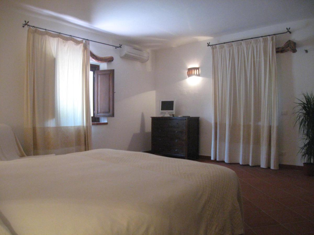 Bed and Breakfast Il Vecchio Ginepro à Arzachena Extérieur photo